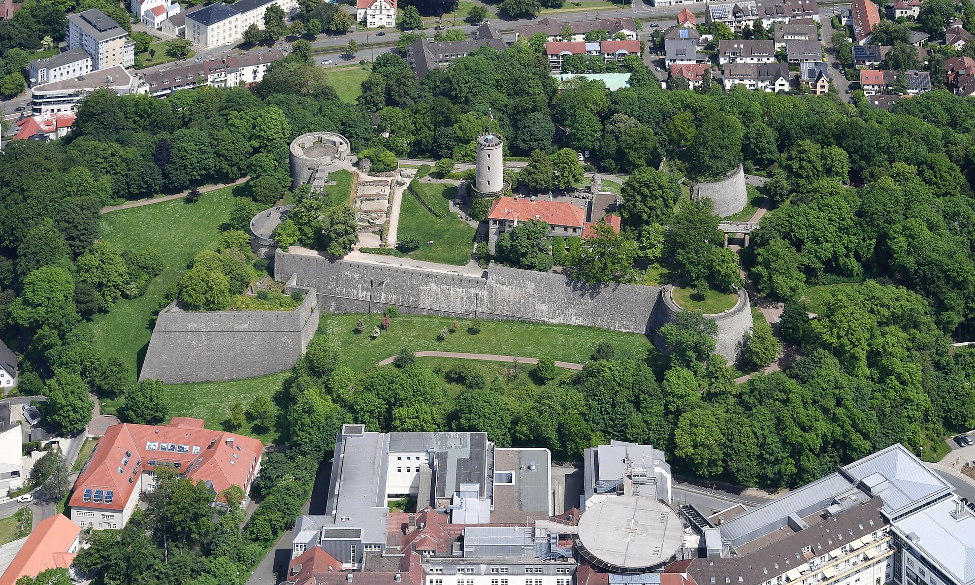 Stadtmotiv in Bielefeld – Aerial image of Sparrenberg Castle (view from the southwest)
